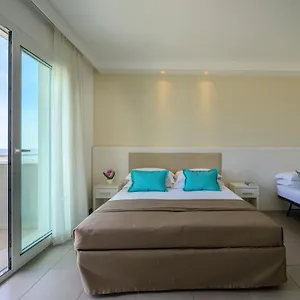 Hotel Augustus- Davanti A Noi C'e Solo Il Mare, Misano Adriatico